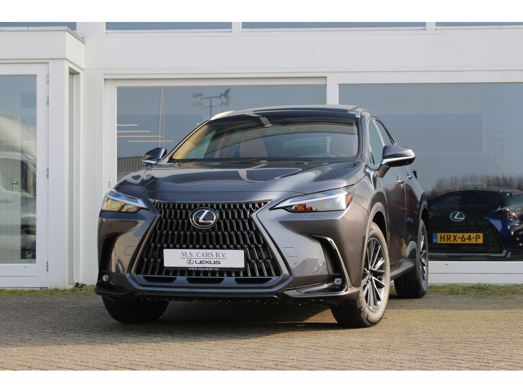 Lexus NX 450h+ AWD Luxury Line Premium I Pano I 360-camera I Fabrieksgarantie! Head up 52283545-0.jpg | M.S. Cars B.V.